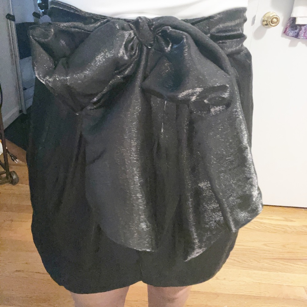 Black skirt with bow